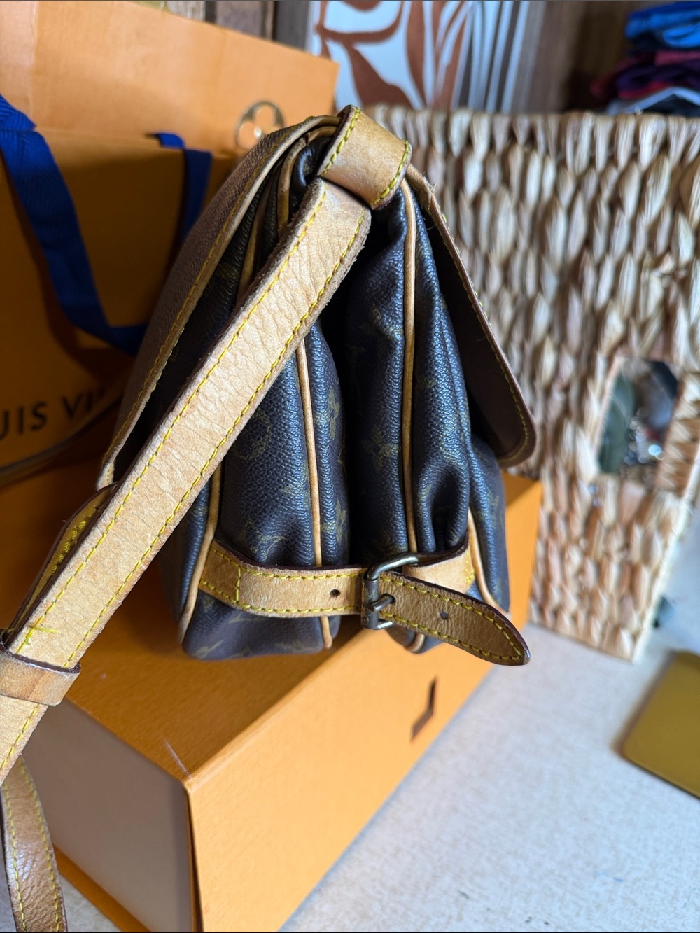 Louis Vuitton Saumur - Picture 5 of 12